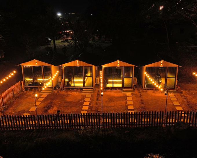 Lakeside Cottage seating area